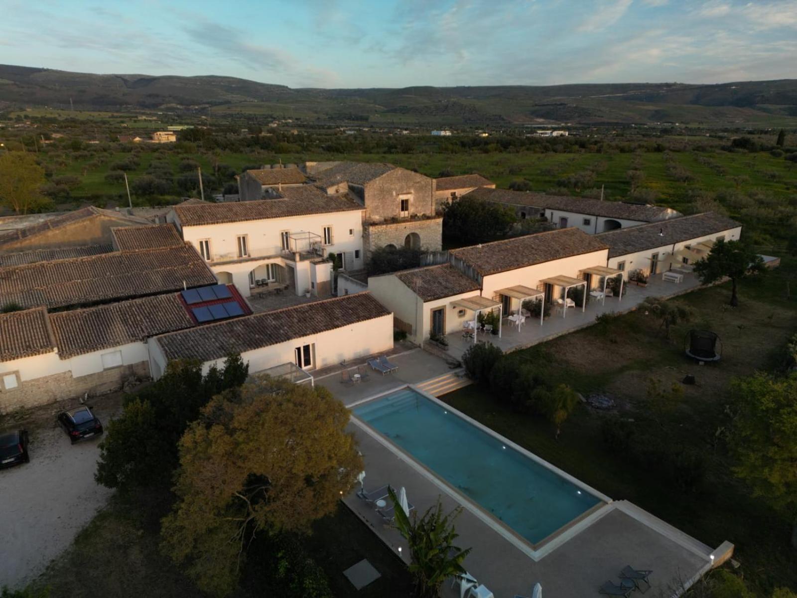 Dimora Di Dante Bed & Breakfast Chiaramonte Gulfi Dış mekan fotoğraf