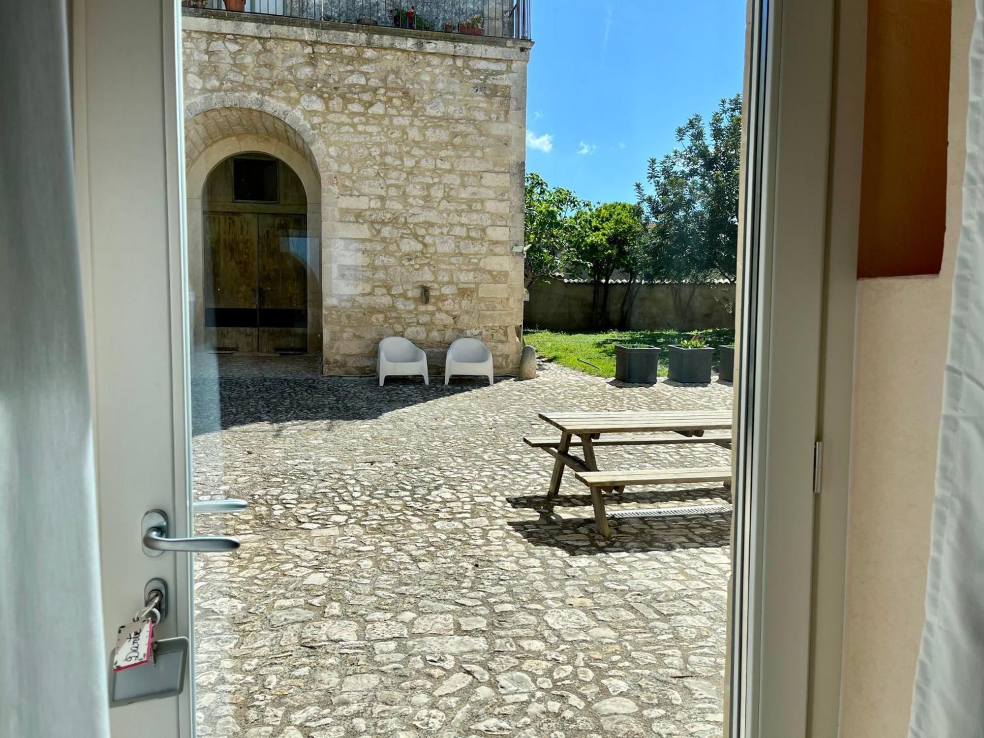 Dimora Di Dante Bed & Breakfast Chiaramonte Gulfi Dış mekan fotoğraf