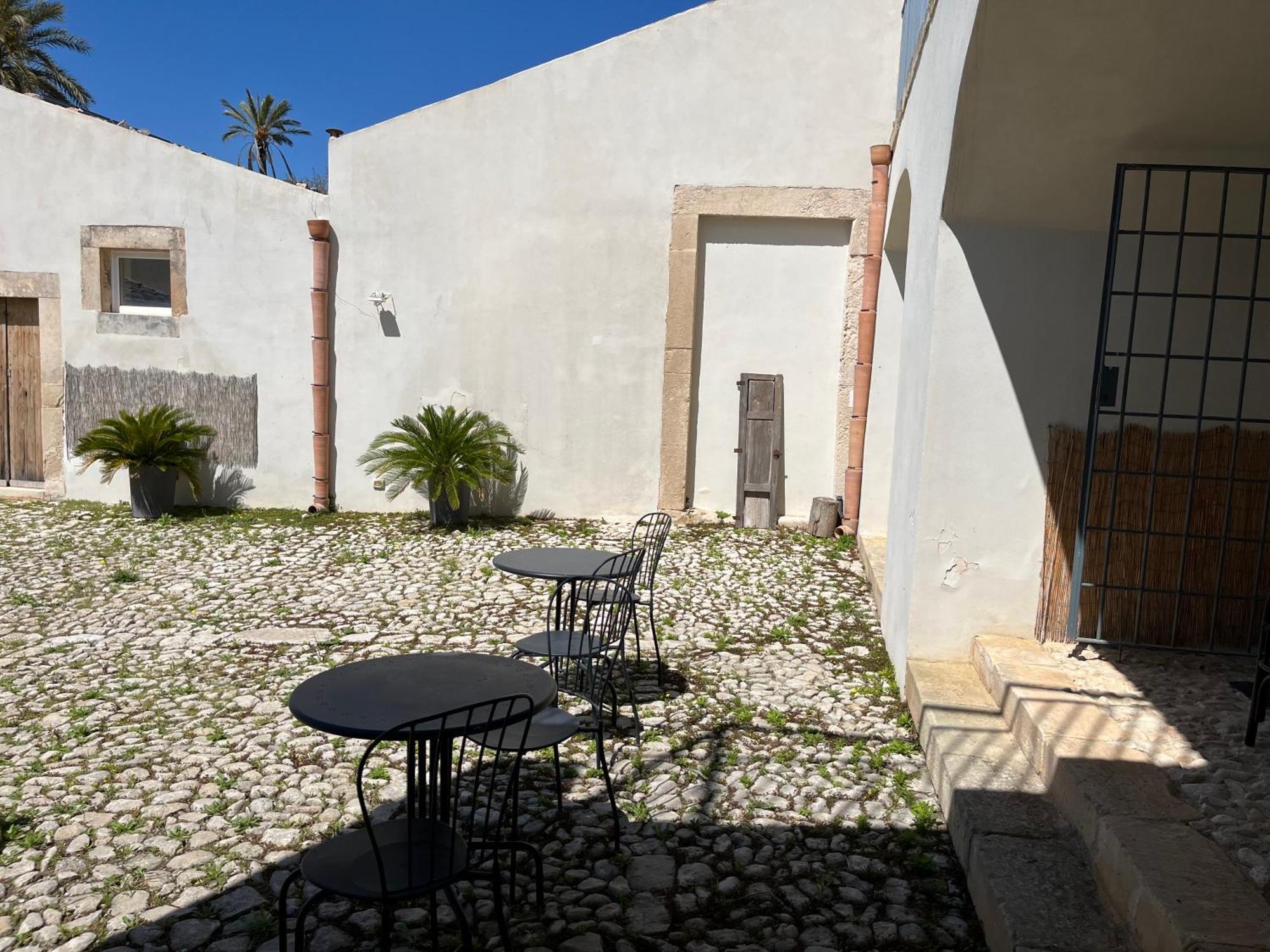 Dimora Di Dante Bed & Breakfast Chiaramonte Gulfi Dış mekan fotoğraf