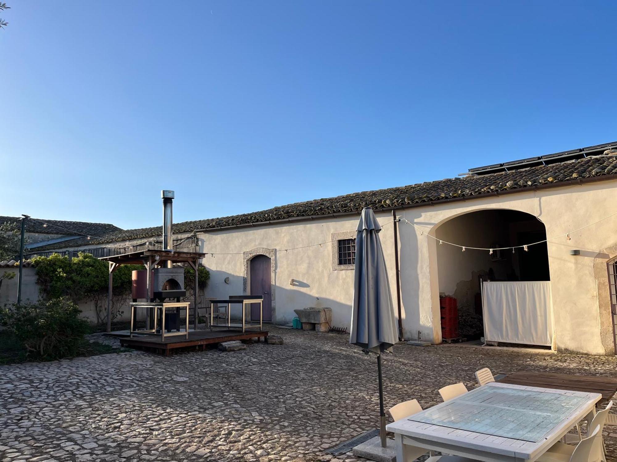 Dimora Di Dante Bed & Breakfast Chiaramonte Gulfi Dış mekan fotoğraf