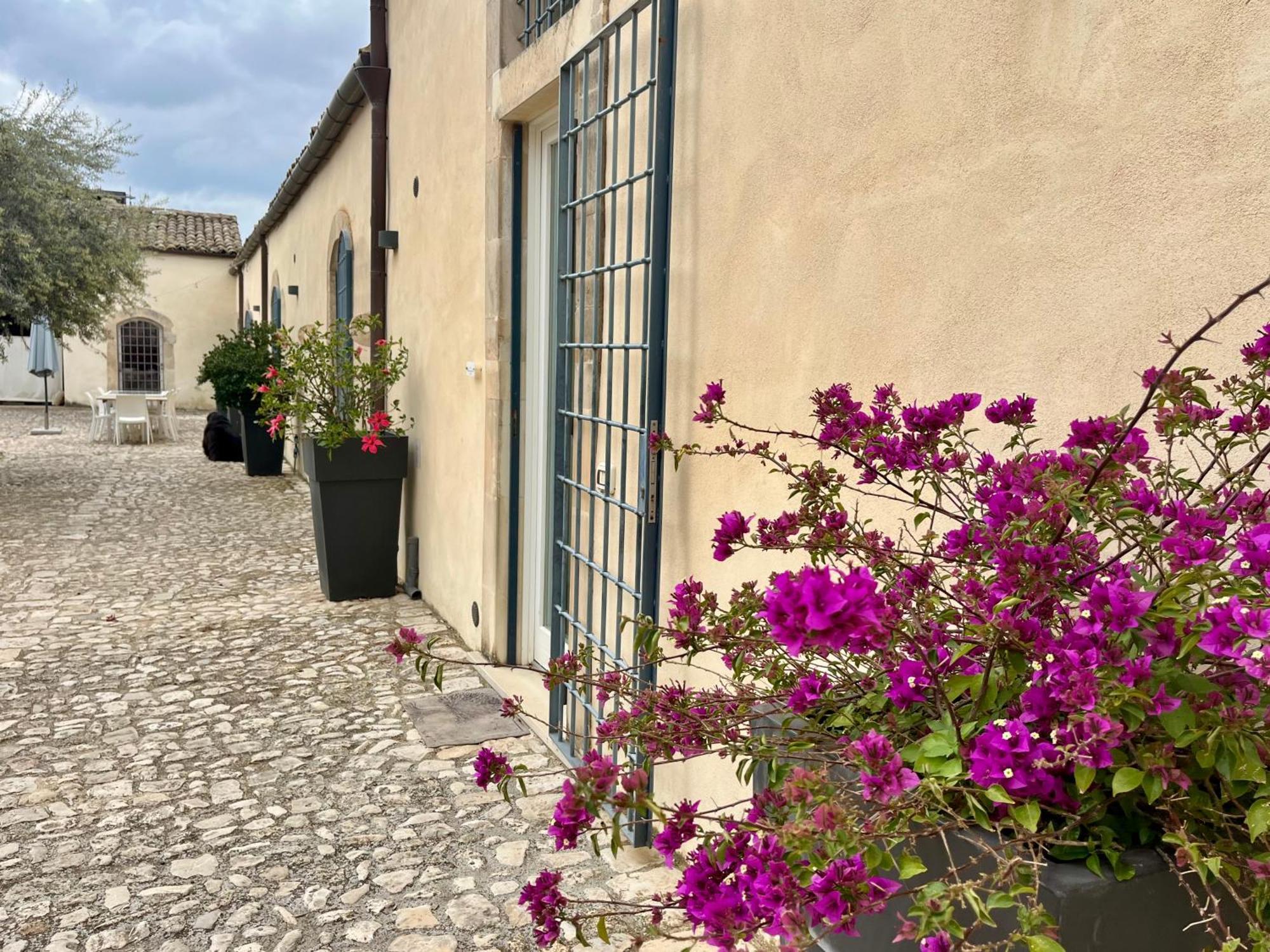 Dimora Di Dante Bed & Breakfast Chiaramonte Gulfi Dış mekan fotoğraf