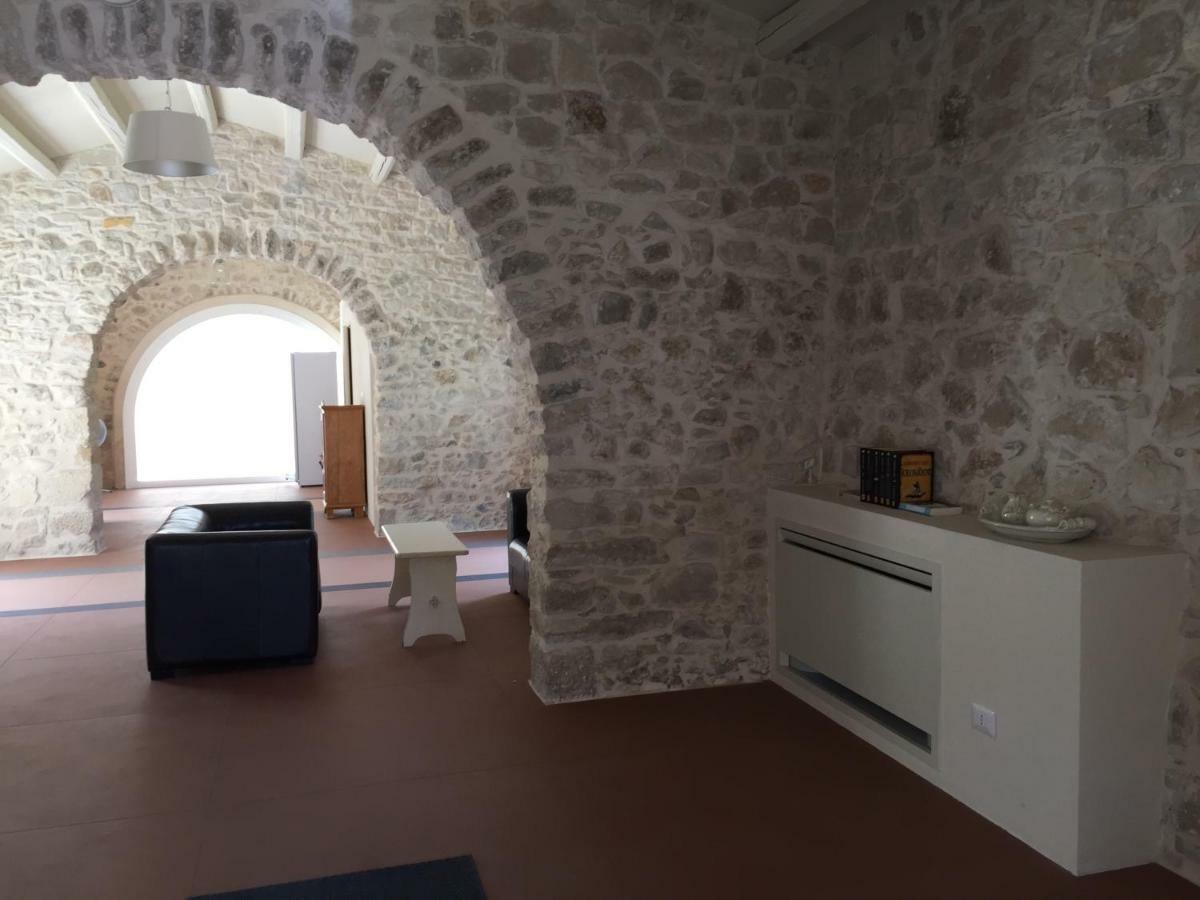 Dimora Di Dante Bed & Breakfast Chiaramonte Gulfi Dış mekan fotoğraf